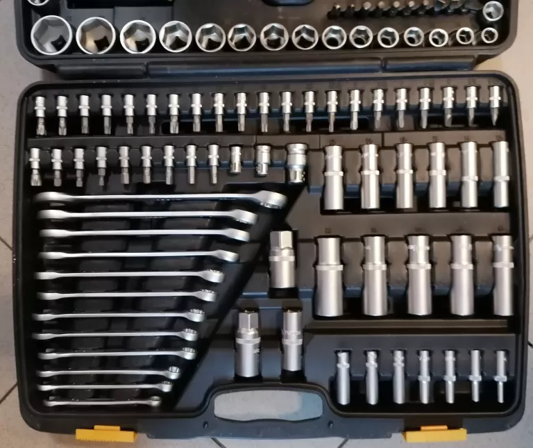 zestaw-narzedzi-vorel-58700-walizka-marka-vorel