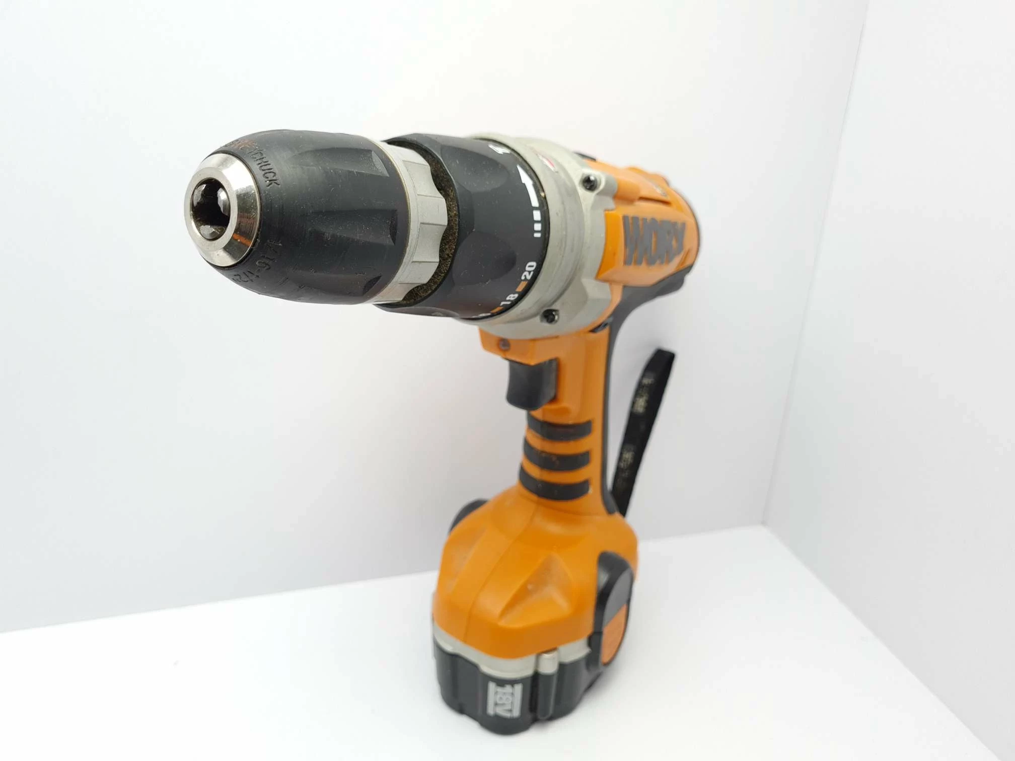 wkretarko-wiertarka-worx-wx3694-18v-ni-cd-walizk-napiecie-v-18-v