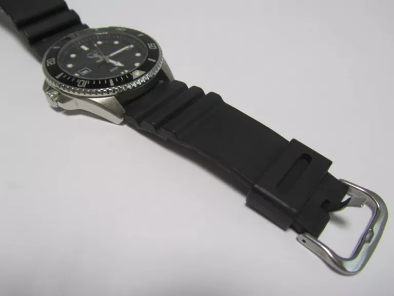 ZEGAREK CASIO MDV-106