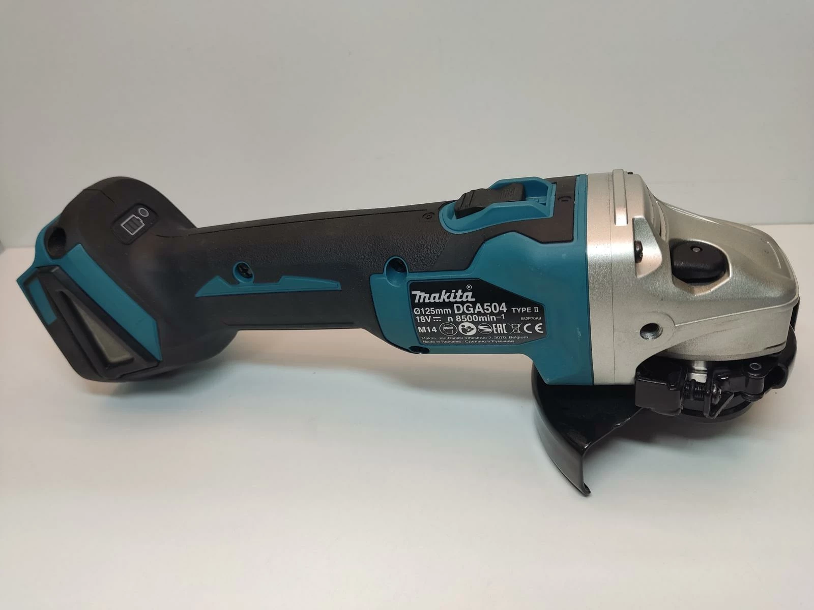 szlifierka-katowa-makita-dga504zj-w-walizce-ean-gtin-088381683951