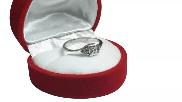 sliczny-pierscionek-biale-zloto-585-238g-r12-kolor-dominujacy-205826-225106