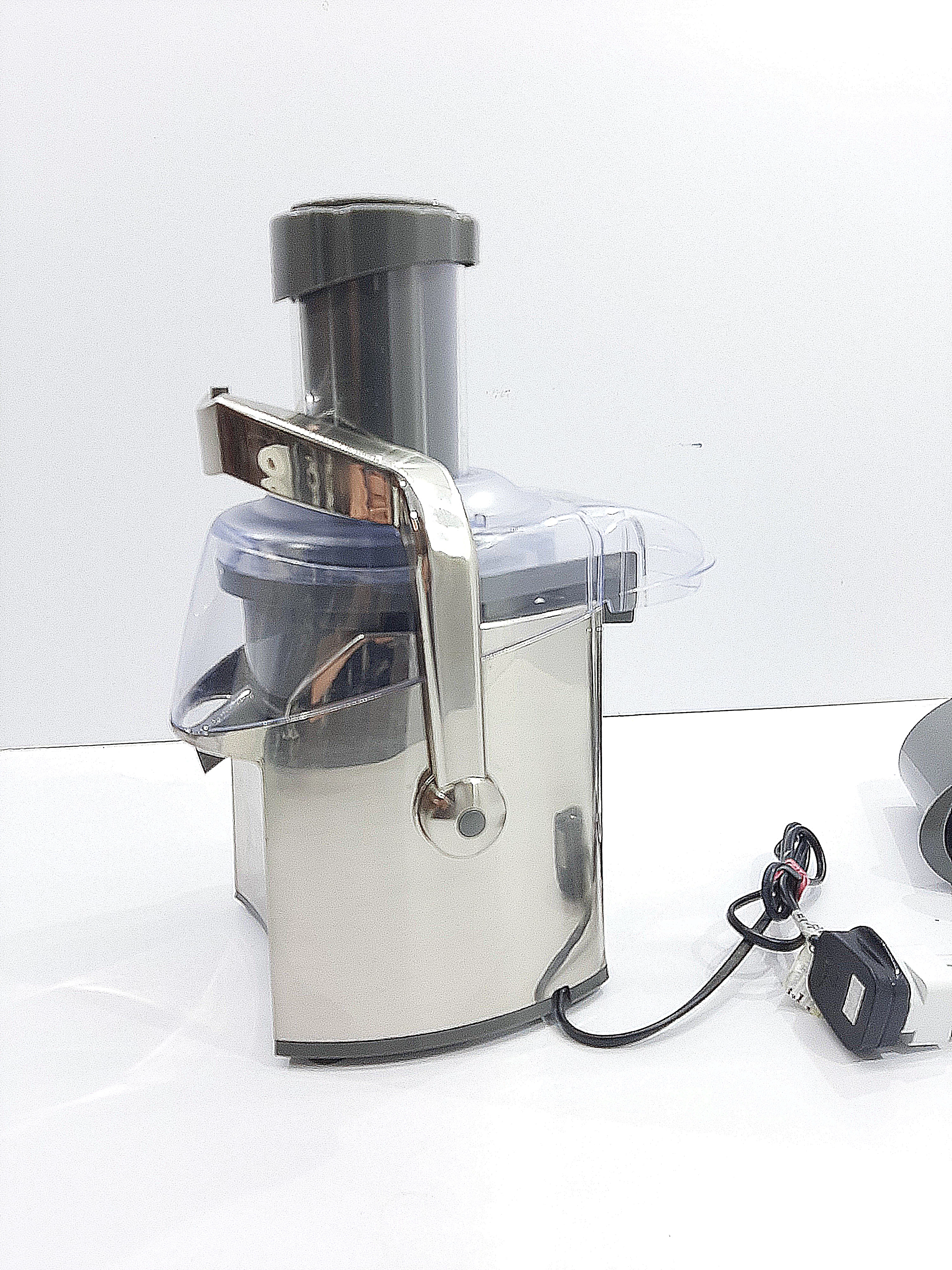 sokowirowka-breville-je24-kolor-dominujacy-srebrnyszary