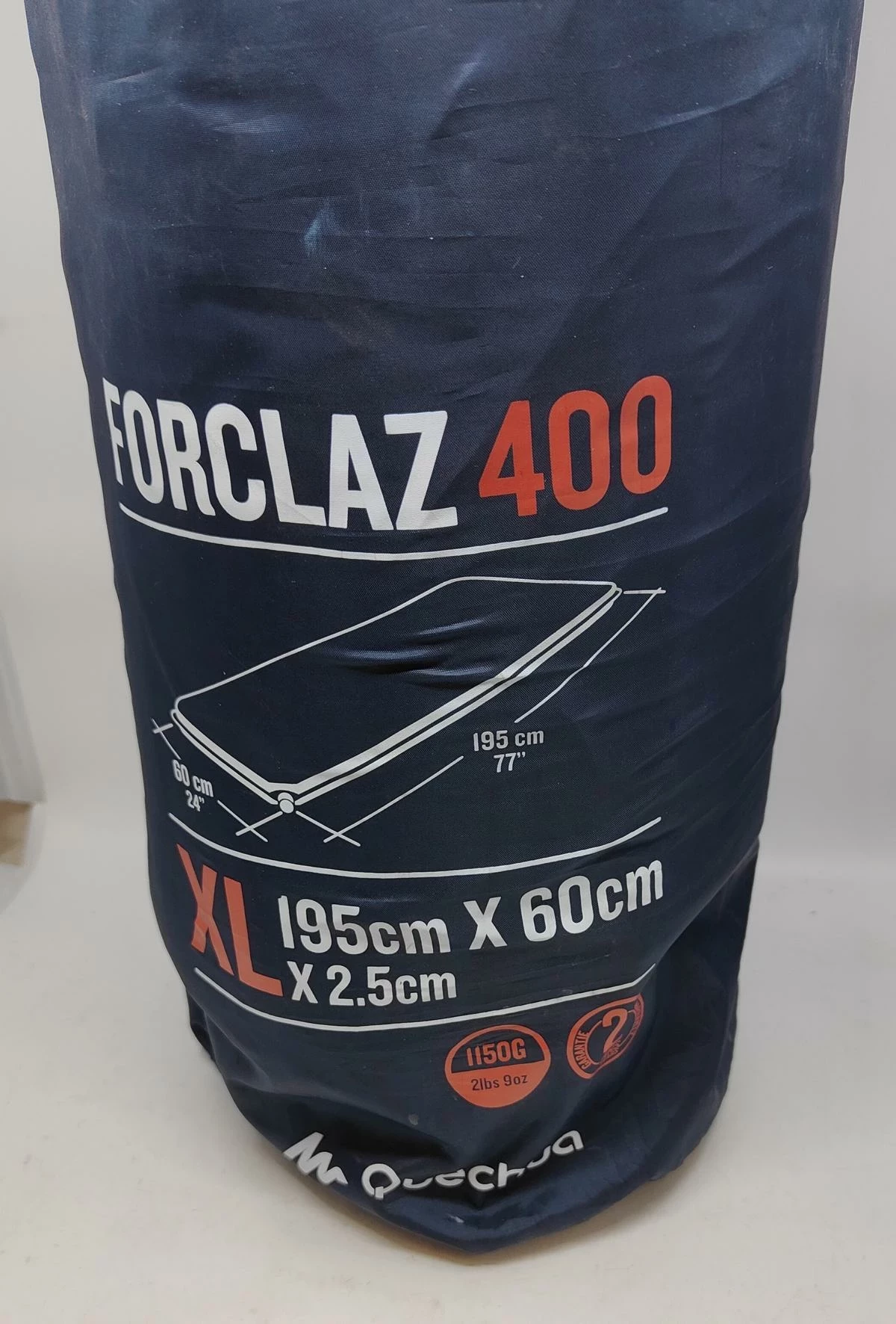 mata-195x60-quechua-samopompujaca-forclaz-400-xl-kolor-dominujacy-odcienie-niebieskiego