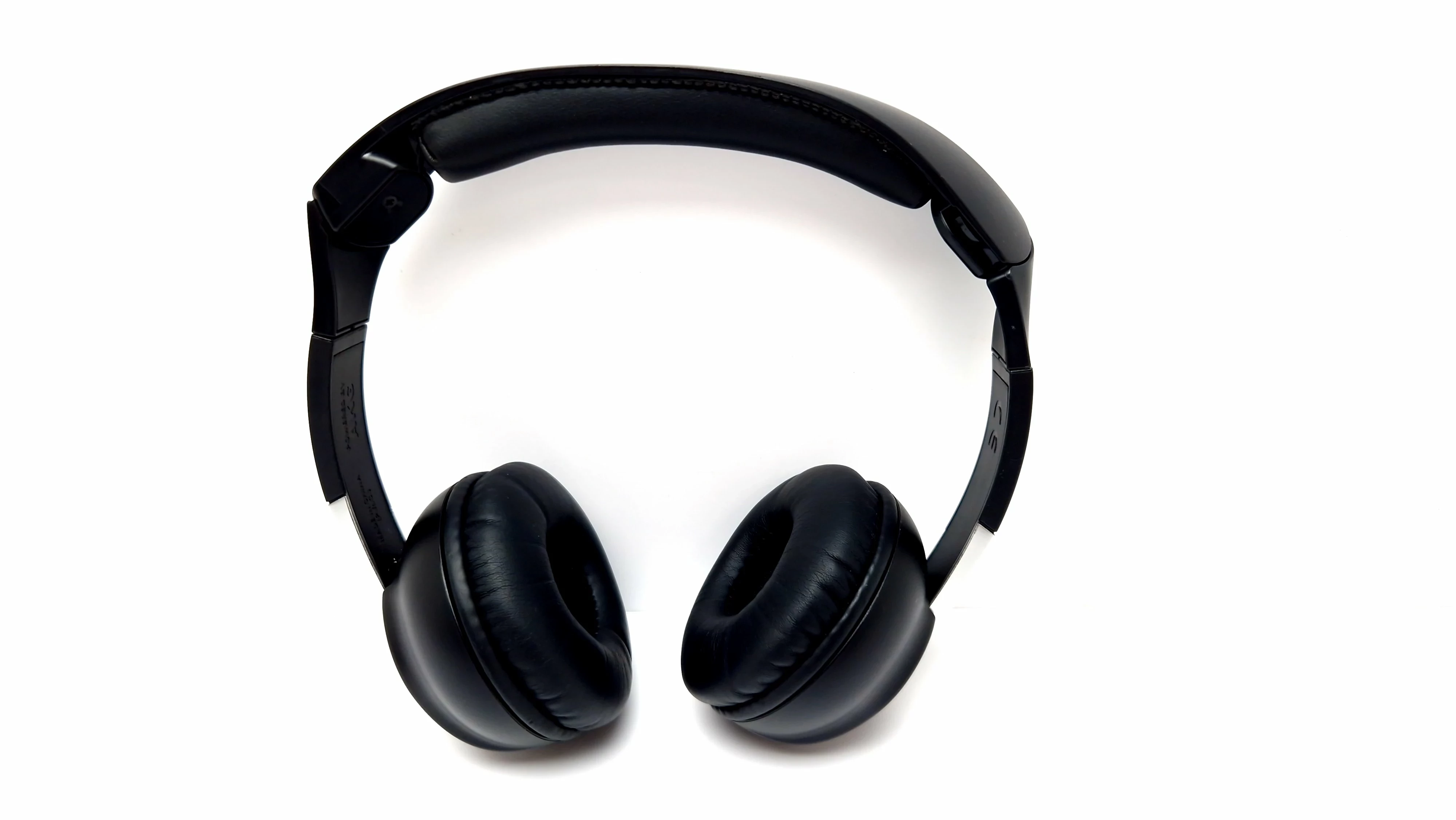 sluchawki-akg-mercedes-bezprzewodowe-czarne-kielczowska-51b-wroclaw-ship