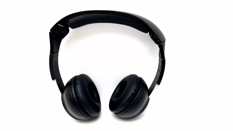 sluchawki-akg-mercedes-bezprzewodowe-czarne-kielczowska-51b-wroclaw-ship