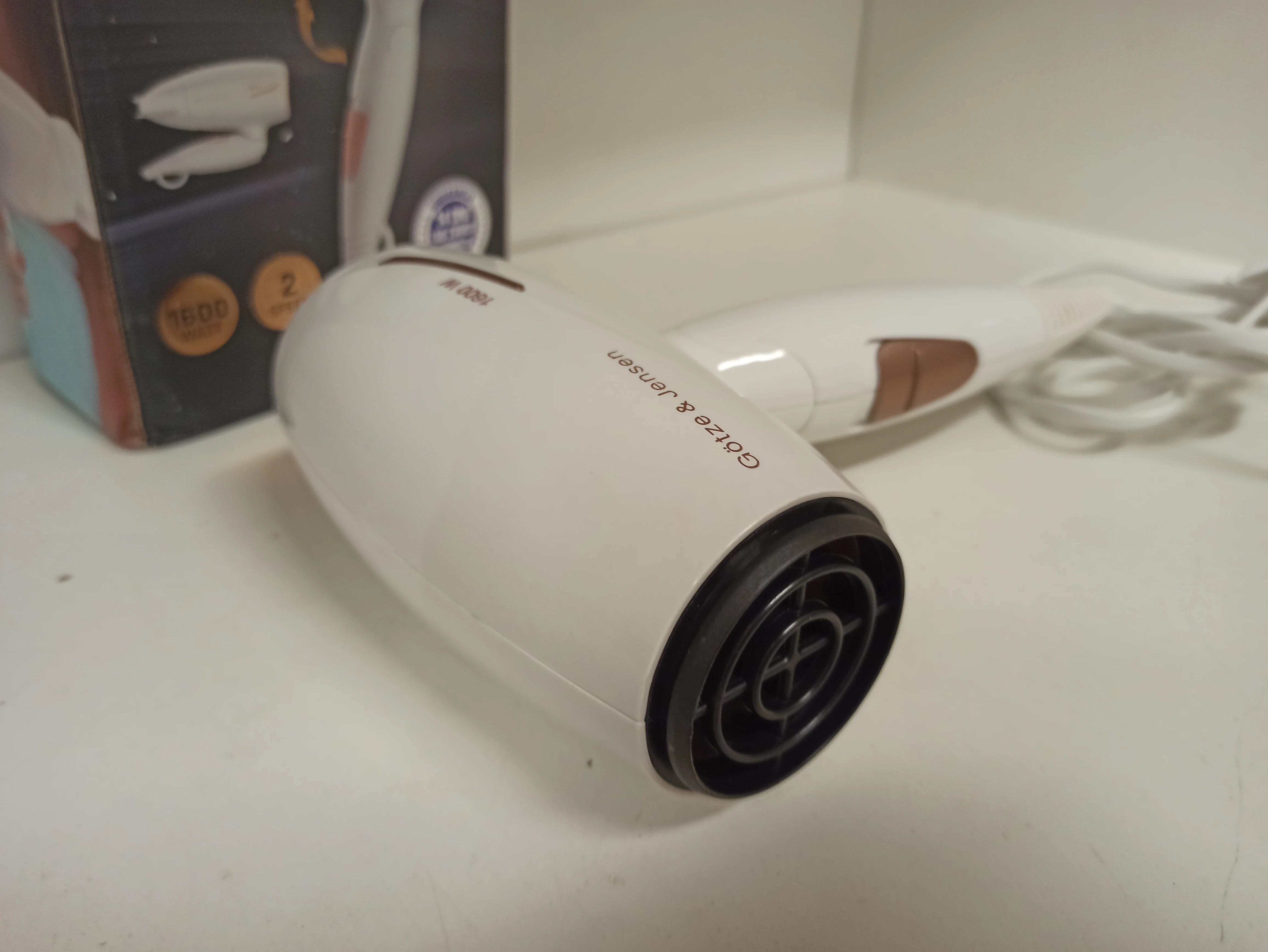 suszarka-gotze-jensen-hd500-1600w-pudelko-liczba-predkosci-nadmuchu-2