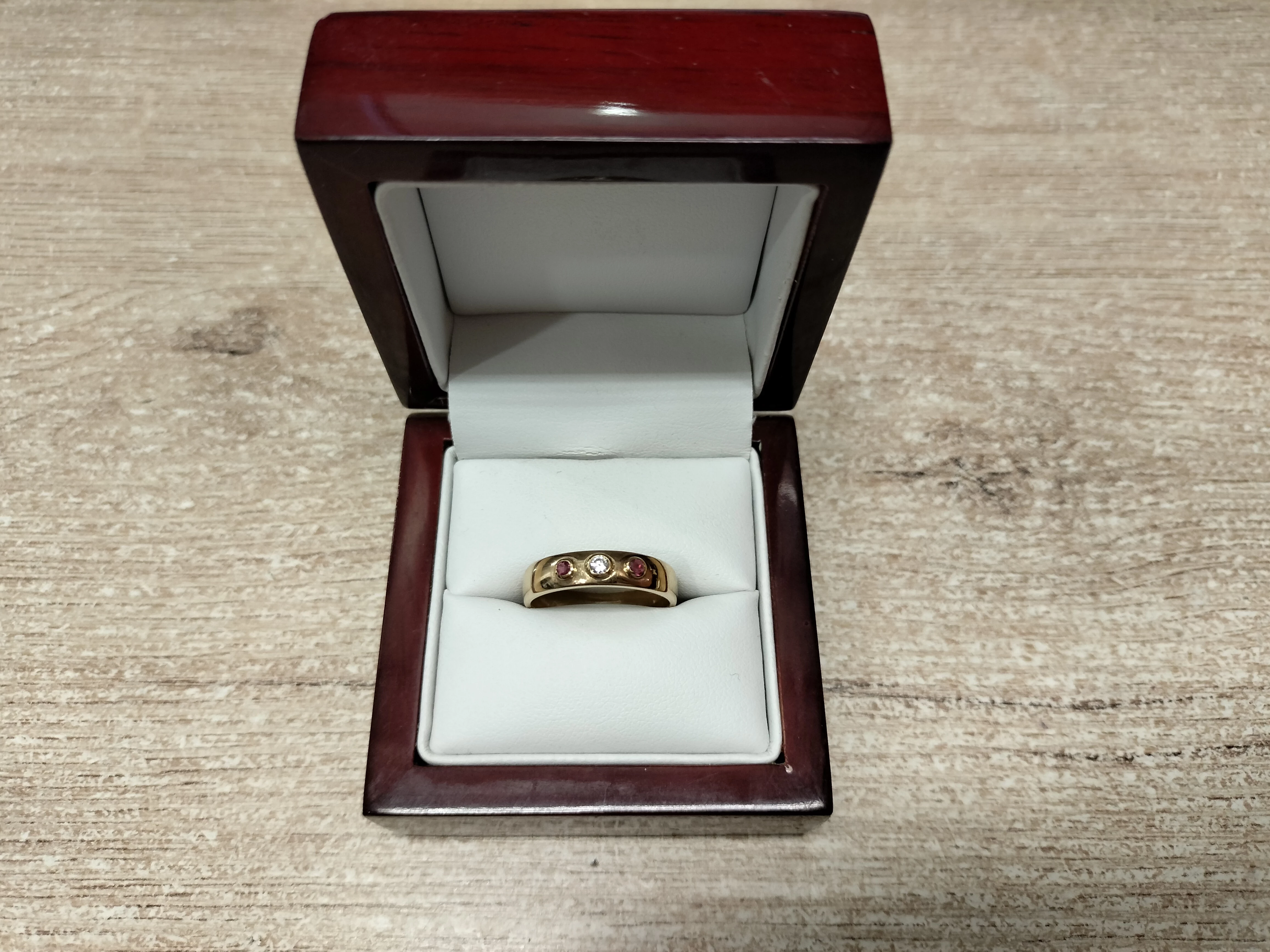 zloty-pierscionek-9k-diament-2x-rodofit-stan-uzywany