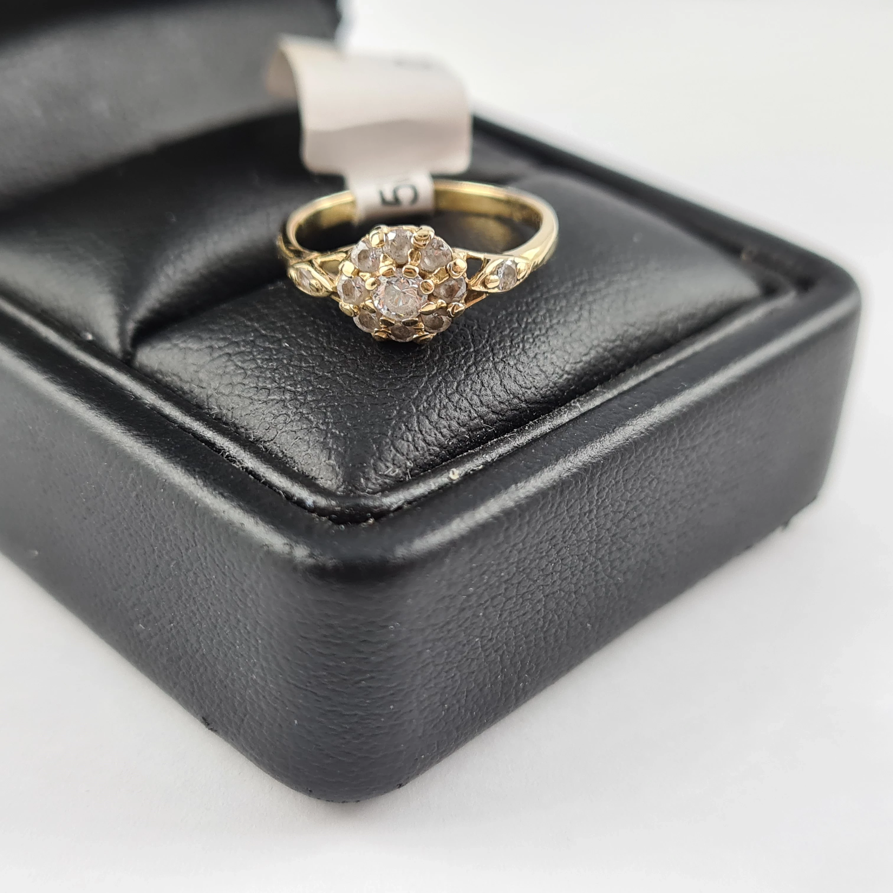 drobny-zloty-pierscionek-kwiat-585-rodzaj-wyrob-jubilerski