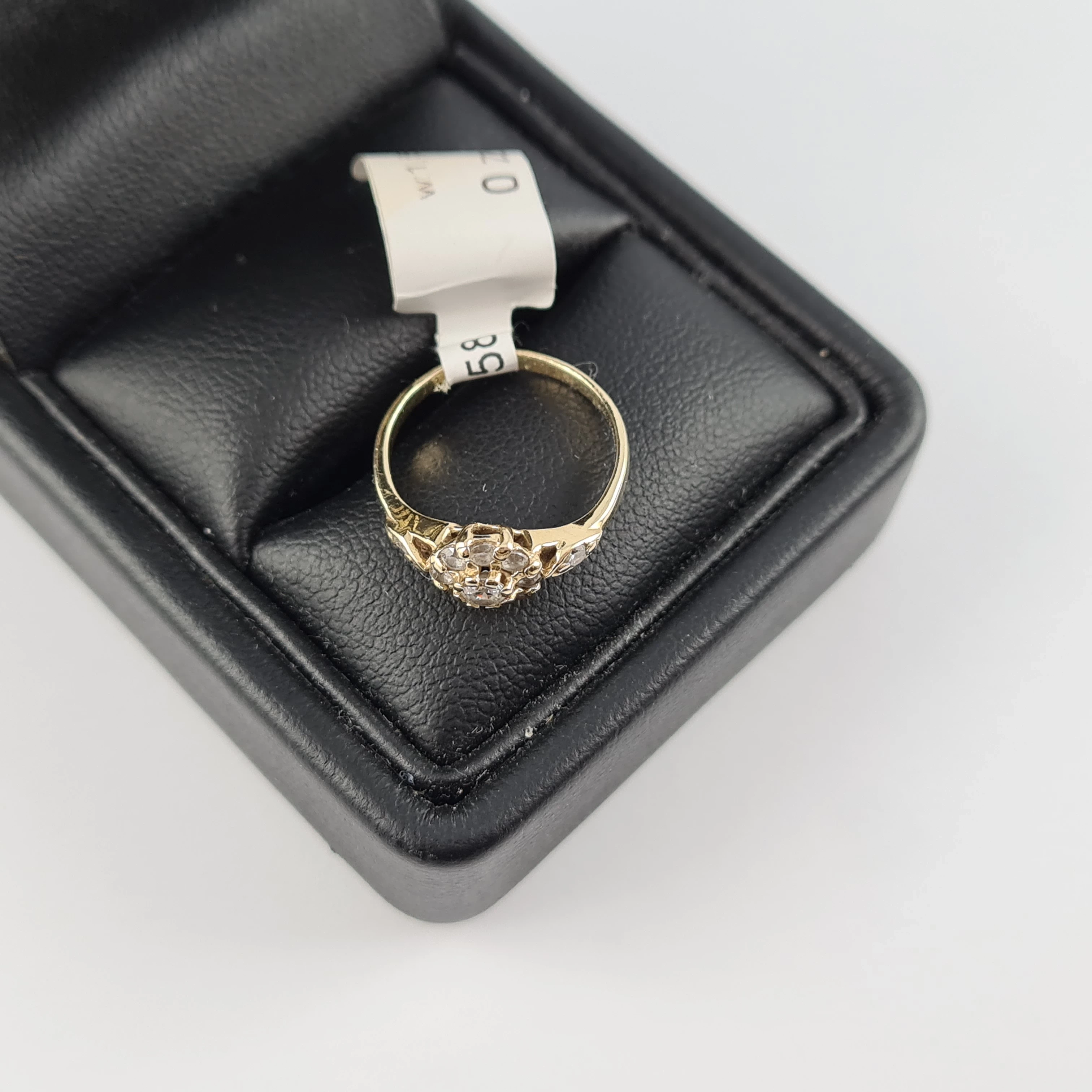 drobny-zloty-pierscionek-kwiat-585-material-zloto