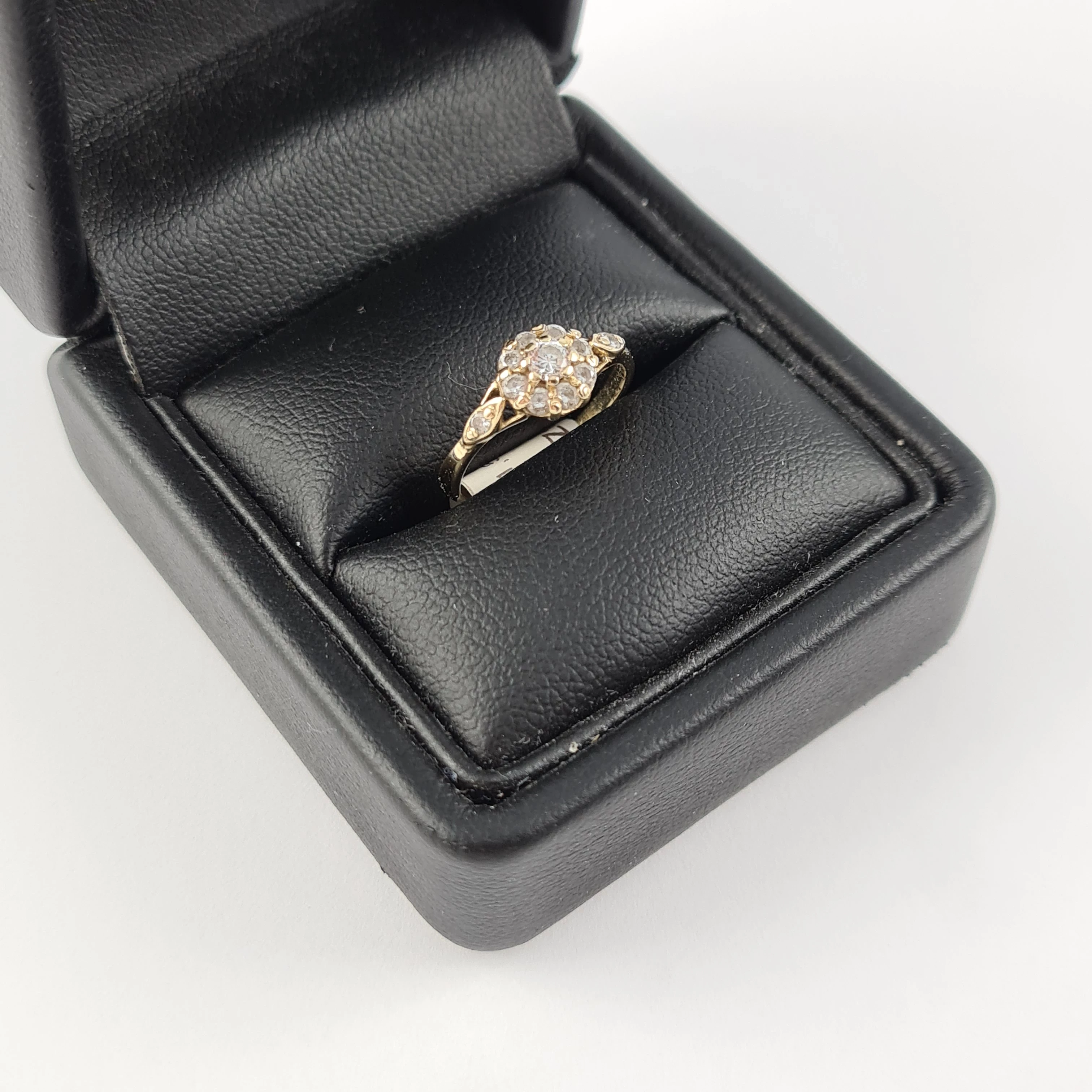 drobny-zloty-pierscionek-kwiat-585-mickiewicza-12-pelplin