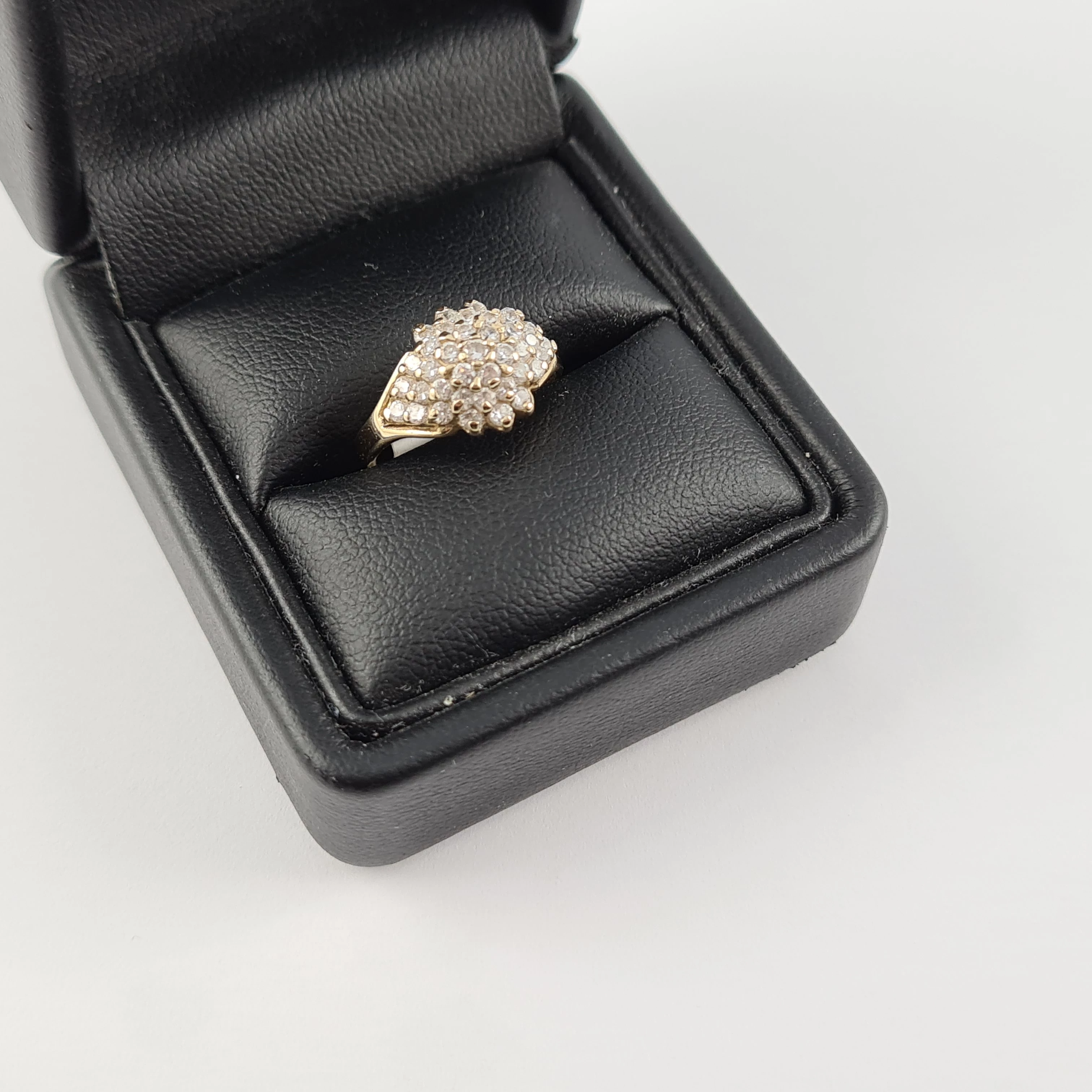 piekny-ozdobny-pierscionek-585-mickiewicza-12-pelplin