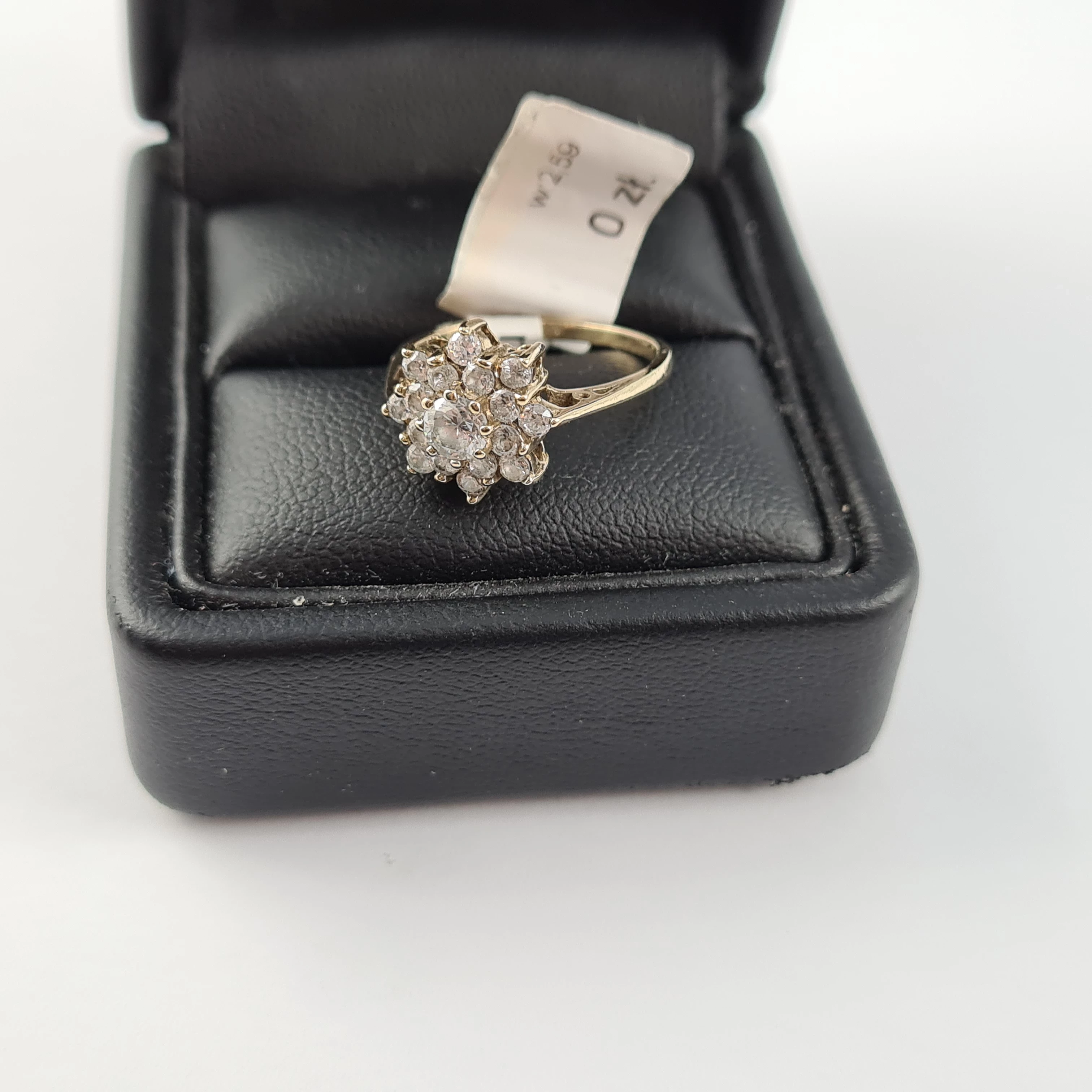 piekny-zloty-pierscionek-kwiat-333-kamien-cyrkonia