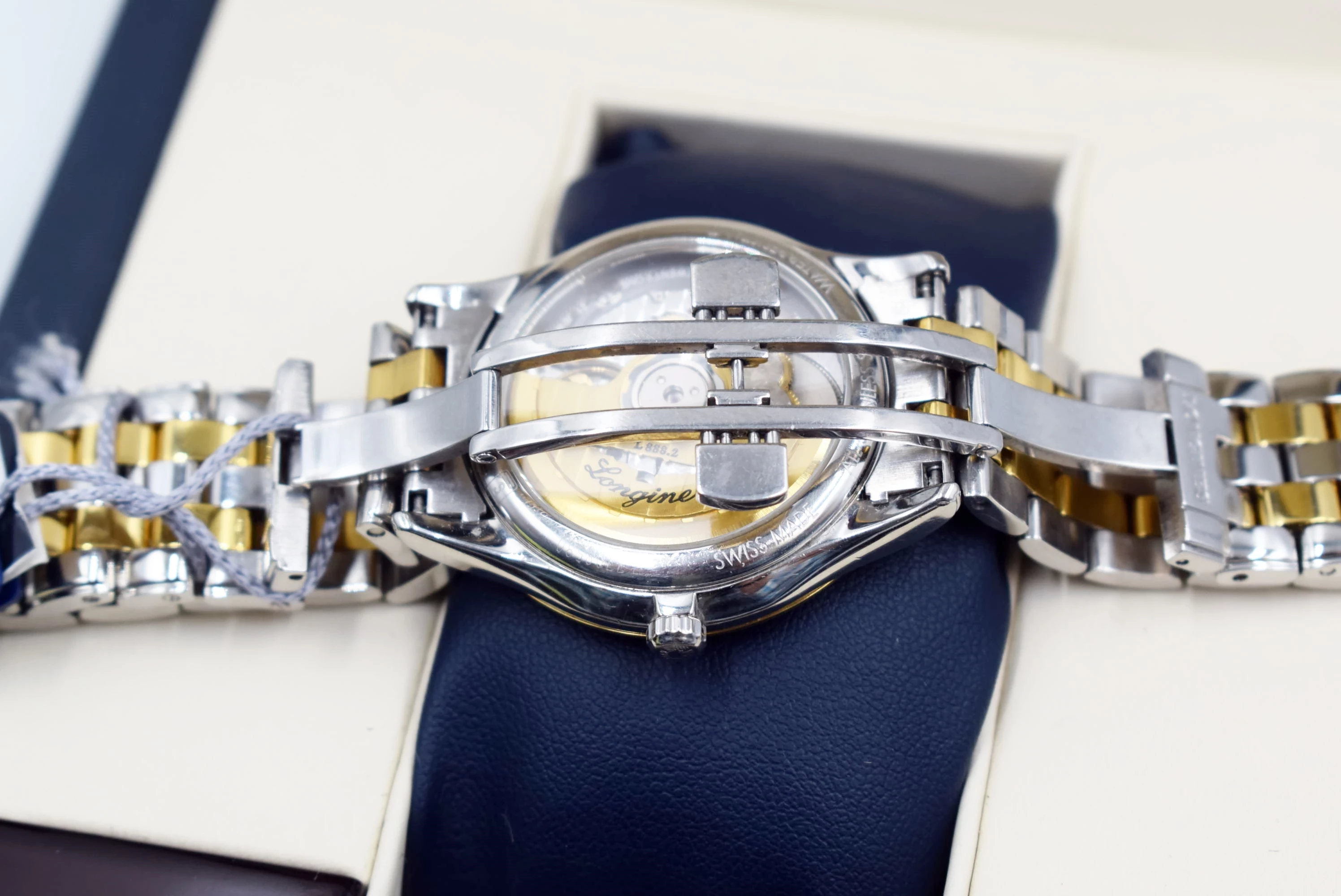 longines-flagship-18k-automatic-l47743577-model-flagship