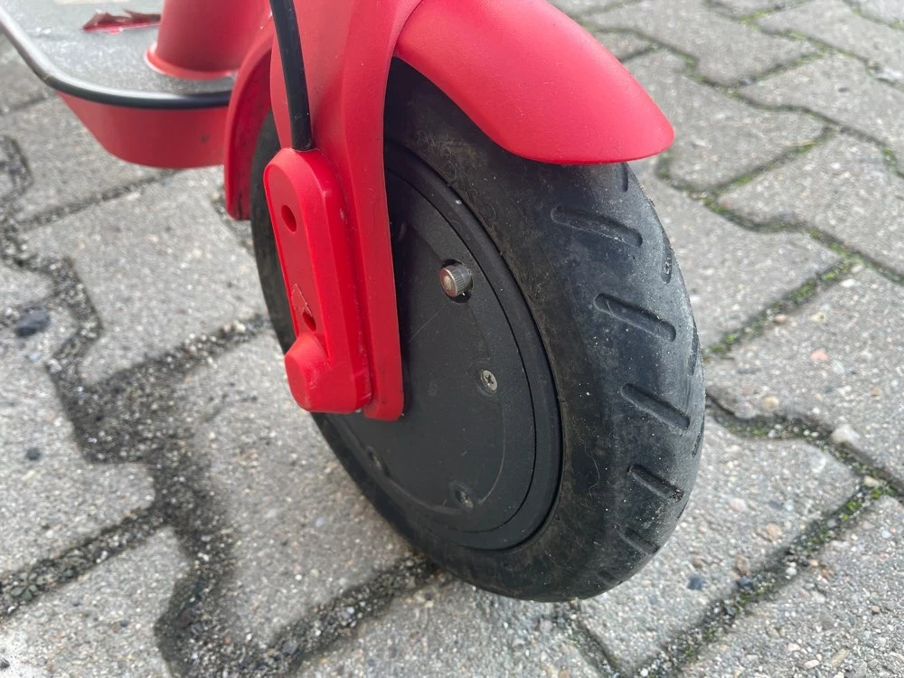 hulajnoga-elektryczna-fiat-500-ladowarka-kolor-czerwony