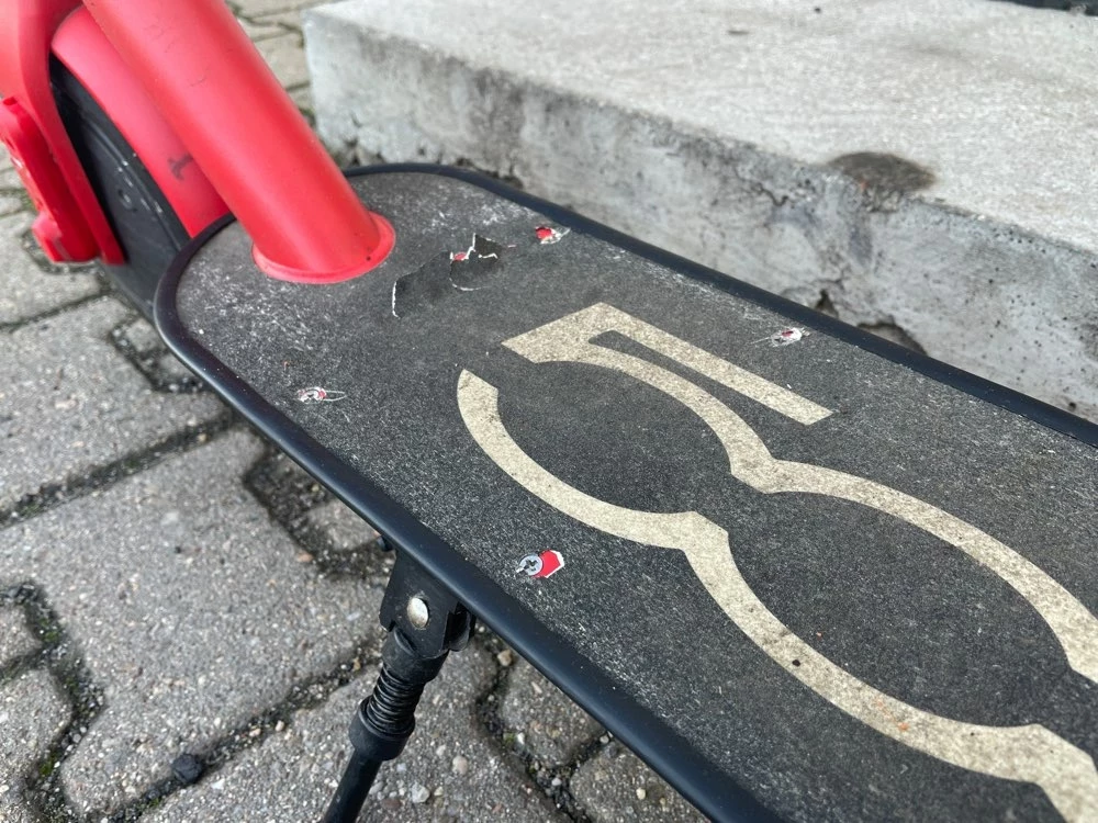 hulajnoga-elektryczna-fiat-500-ladowarka-moc-silnika-350