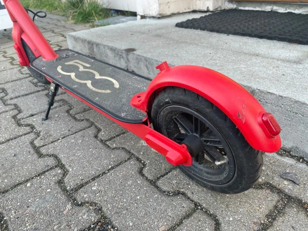 hulajnoga-elektryczna-fiat-500-ladowarka-stan-uzywany