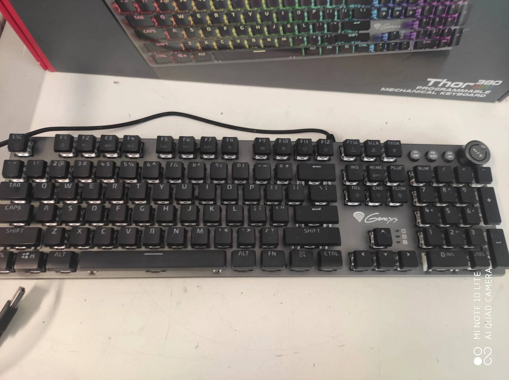 klawiatura-genesis-thor-380-rgb-komplet-stan-uzywany