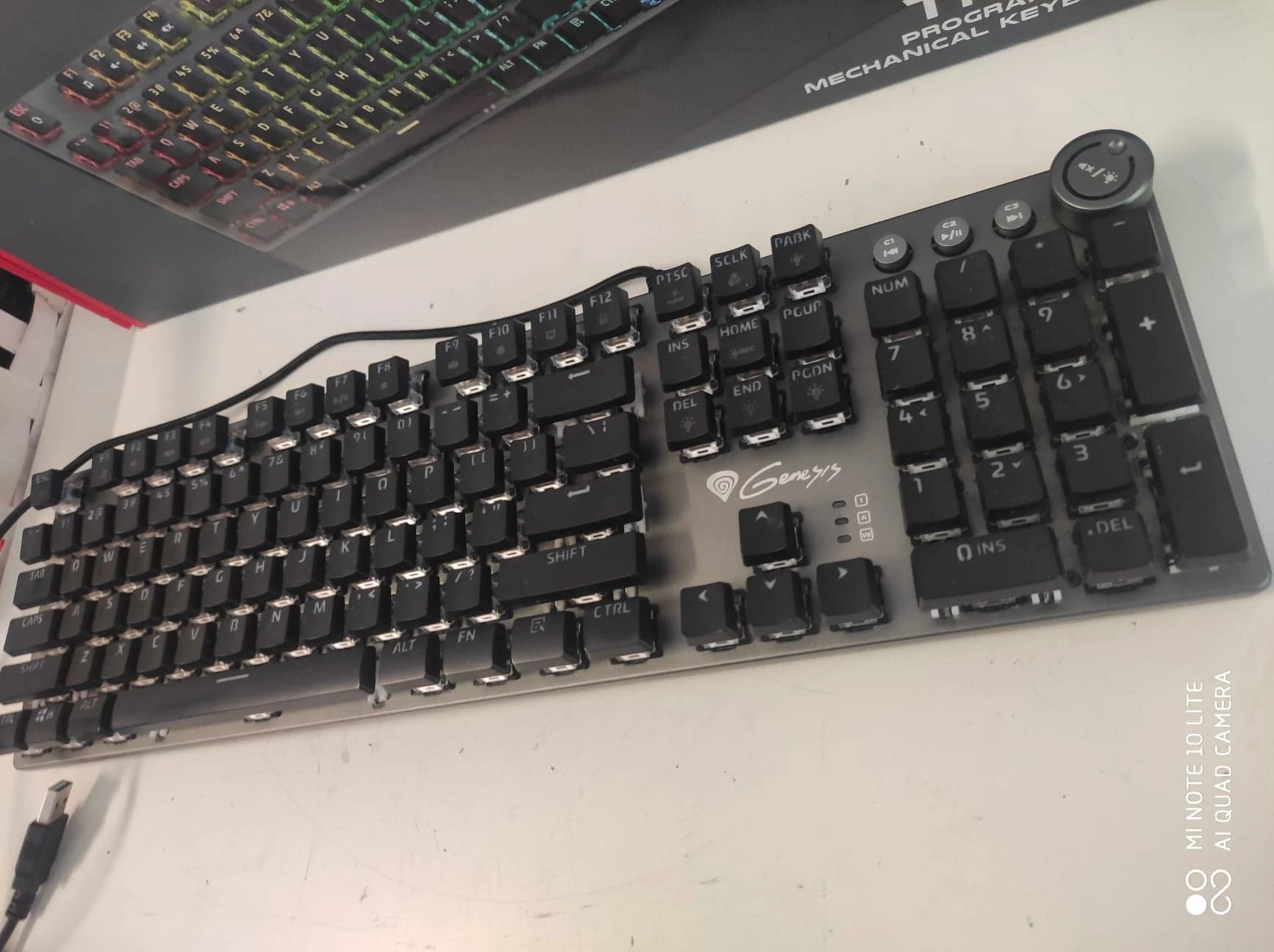 klawiatura-genesis-thor-380-rgb-komplet-typ-klawiatury-mechaniczna