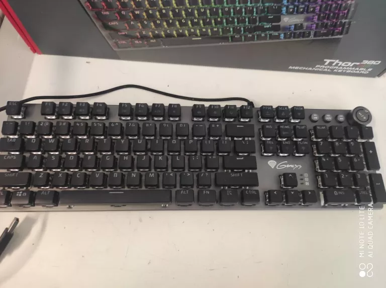 klawiatura-genesis-thor-380-rgb-komplet-stan-uzywany
