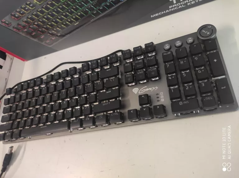 klawiatura-genesis-thor-380-rgb-komplet-typ-klawiatury-mechaniczna