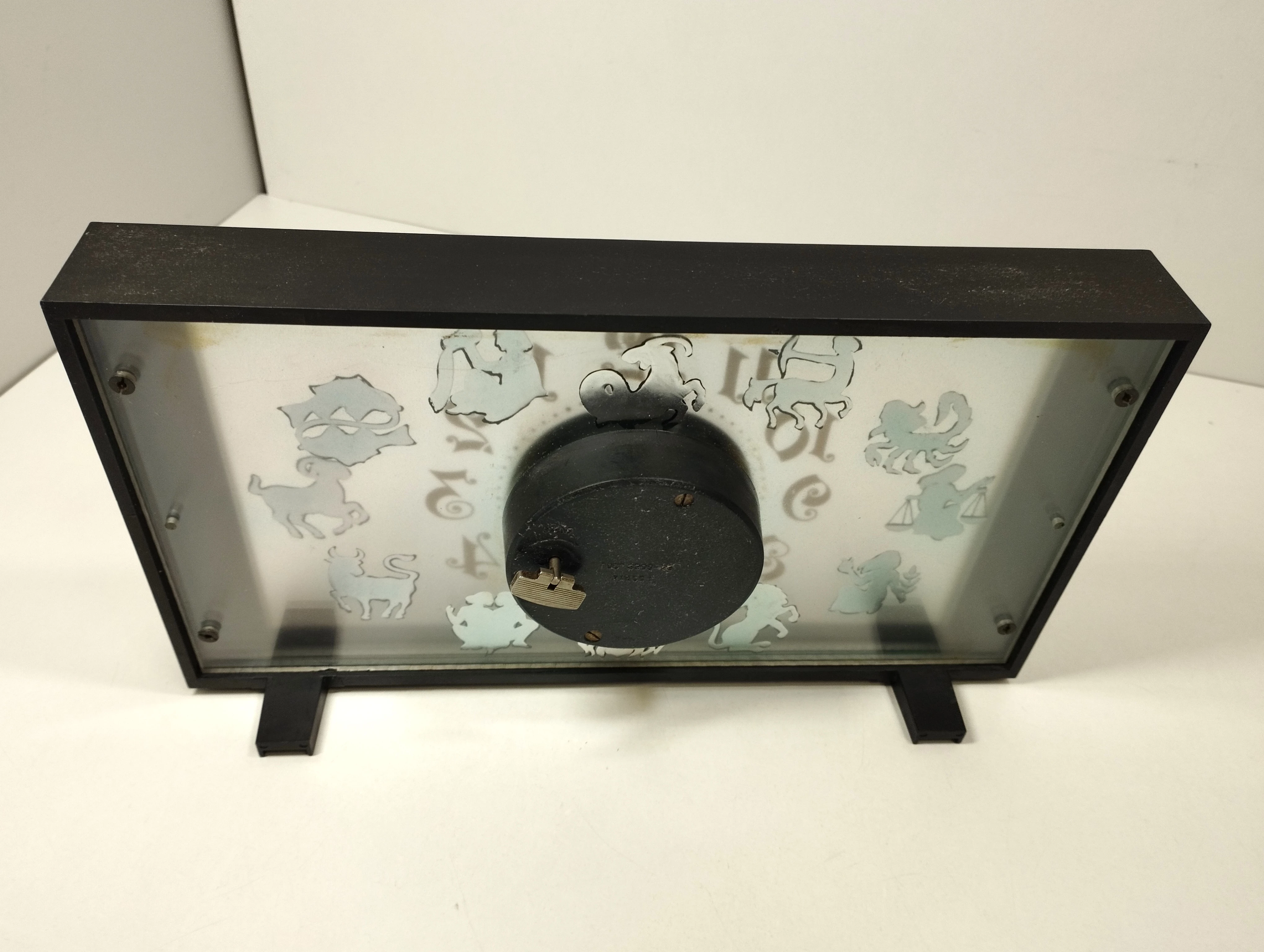 stary-zegar-kominkowy-molnija-znaki-zodiaku-ccc-stan-nie-wymaga-renowacji