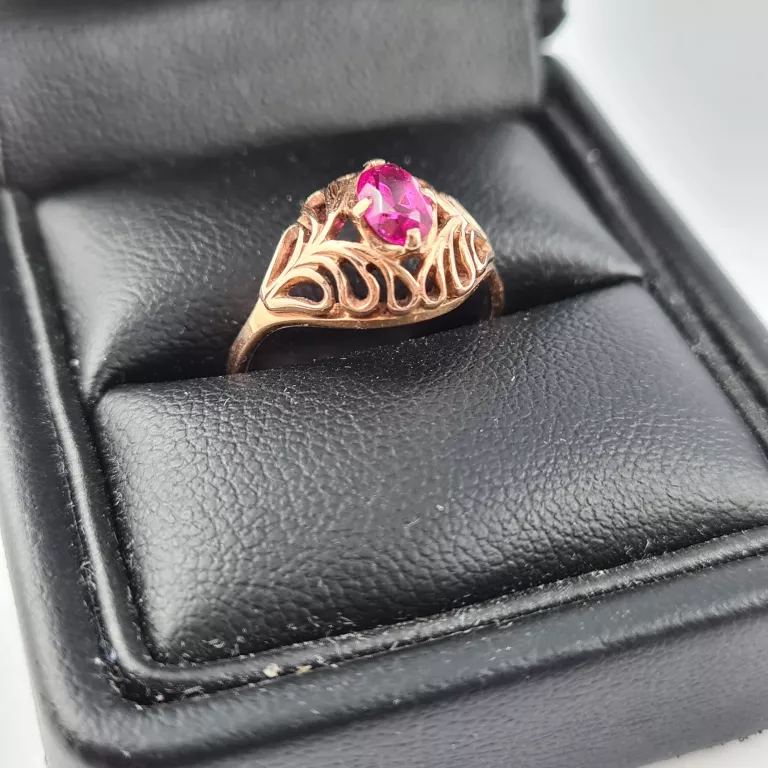 zdobiony-pierscionek-z-czerwonym-oczkiem-585-rodzaj-wyrob-jubilerski