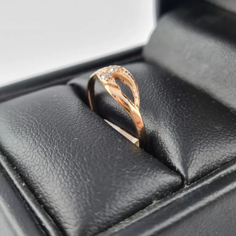 zloty-pierscionek-585-kolor-dominujacy-zloty