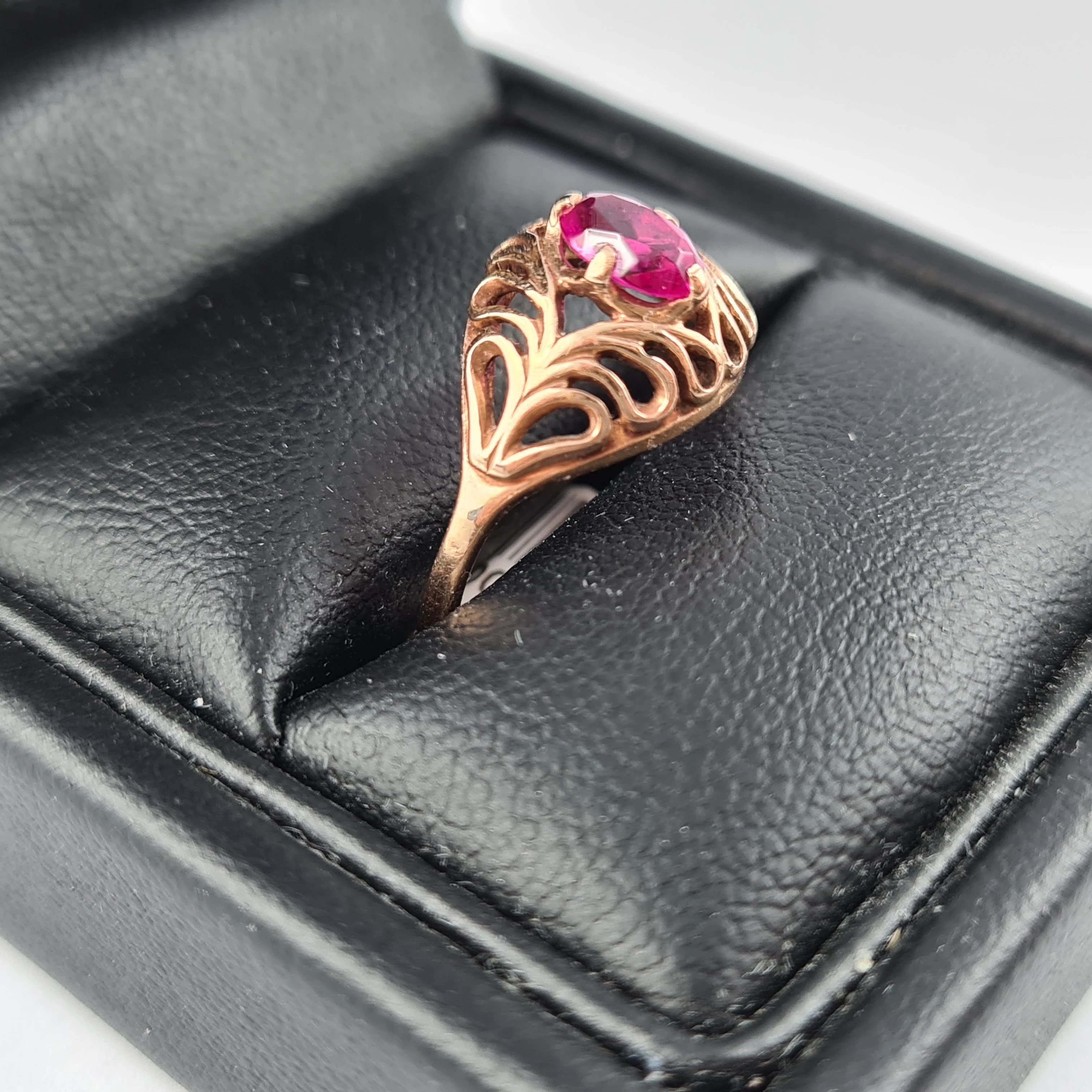 zdobiony-pierscionek-z-czerwonym-oczkiem-585-marka-inna-marka