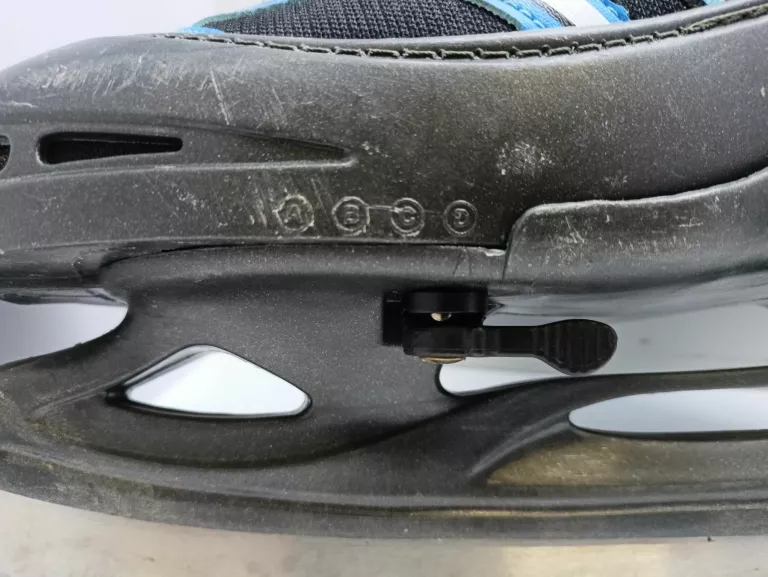 lyzwy-action-ice-skates-niebiesko-czarne-model-13300-45