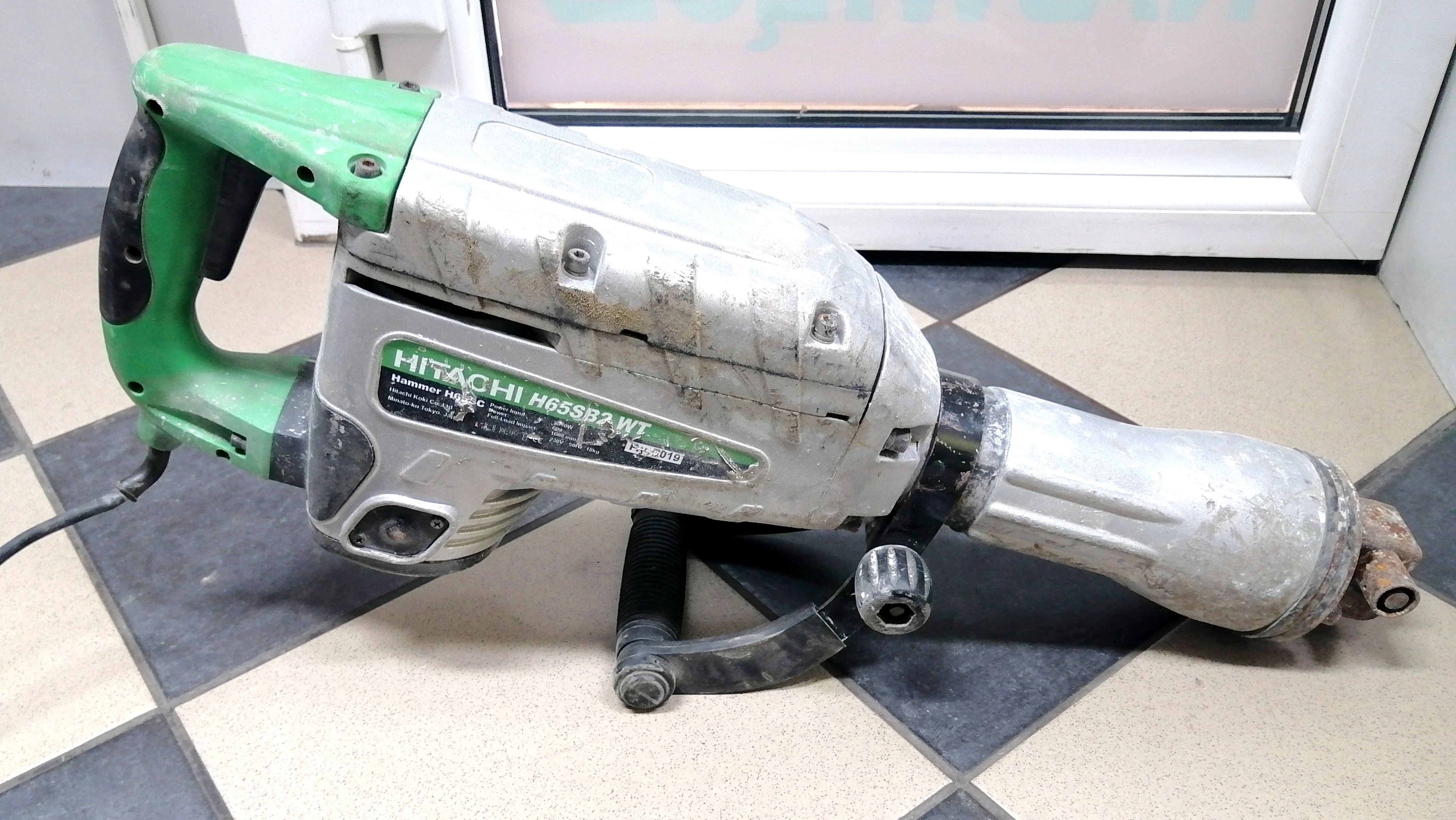 mlot-wyburzeniowy-hitachi-h65sb2-wt-walizka-rodzaj-uchwytu-hex-30