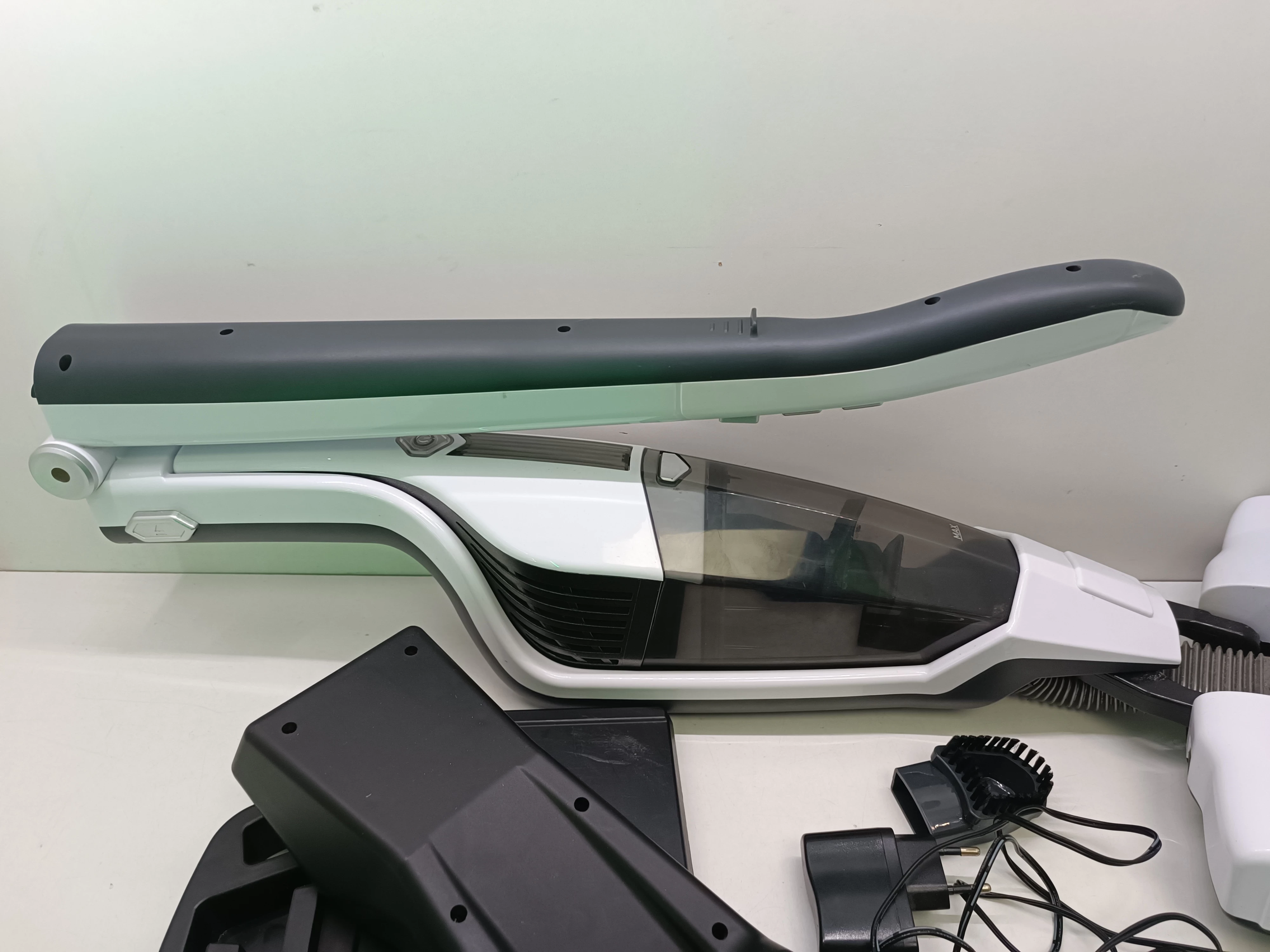 odkurzacz-pionowy-quigg-md18418-kolor-dominujacy-niebieski