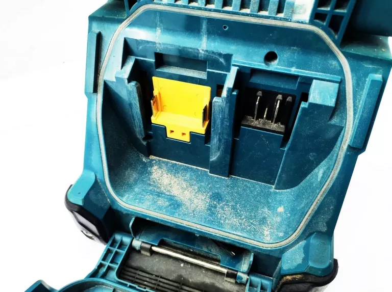 RADIO BUDOWLANE MAKITA DMR200