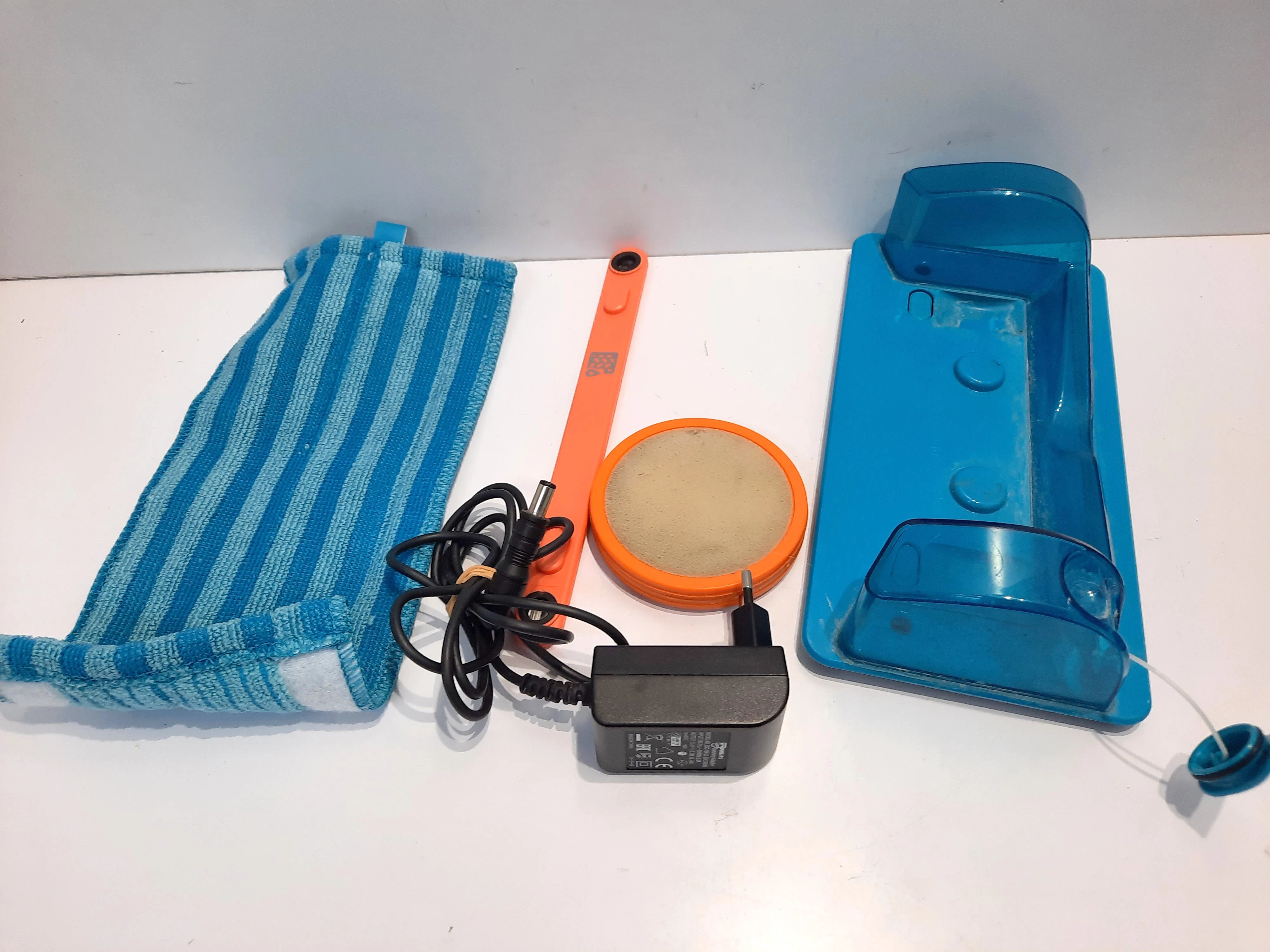 odkurzacz-philips-powerpro-aqua-3w1-kolor-dominujacy-srebrnyszary