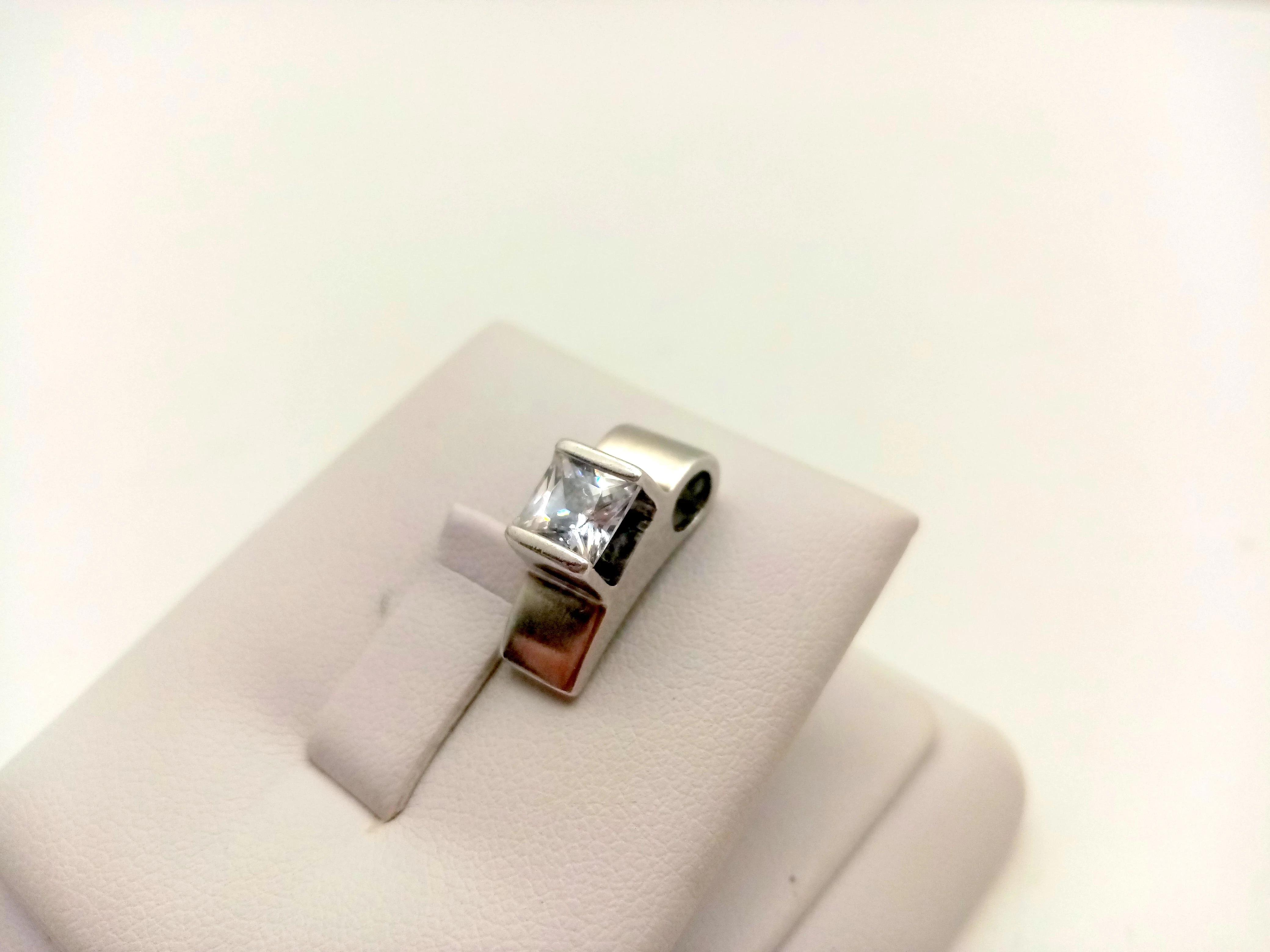 srebrna-zawieszka-z-kamykiem-925-303g-ean-gtin-9003149737722