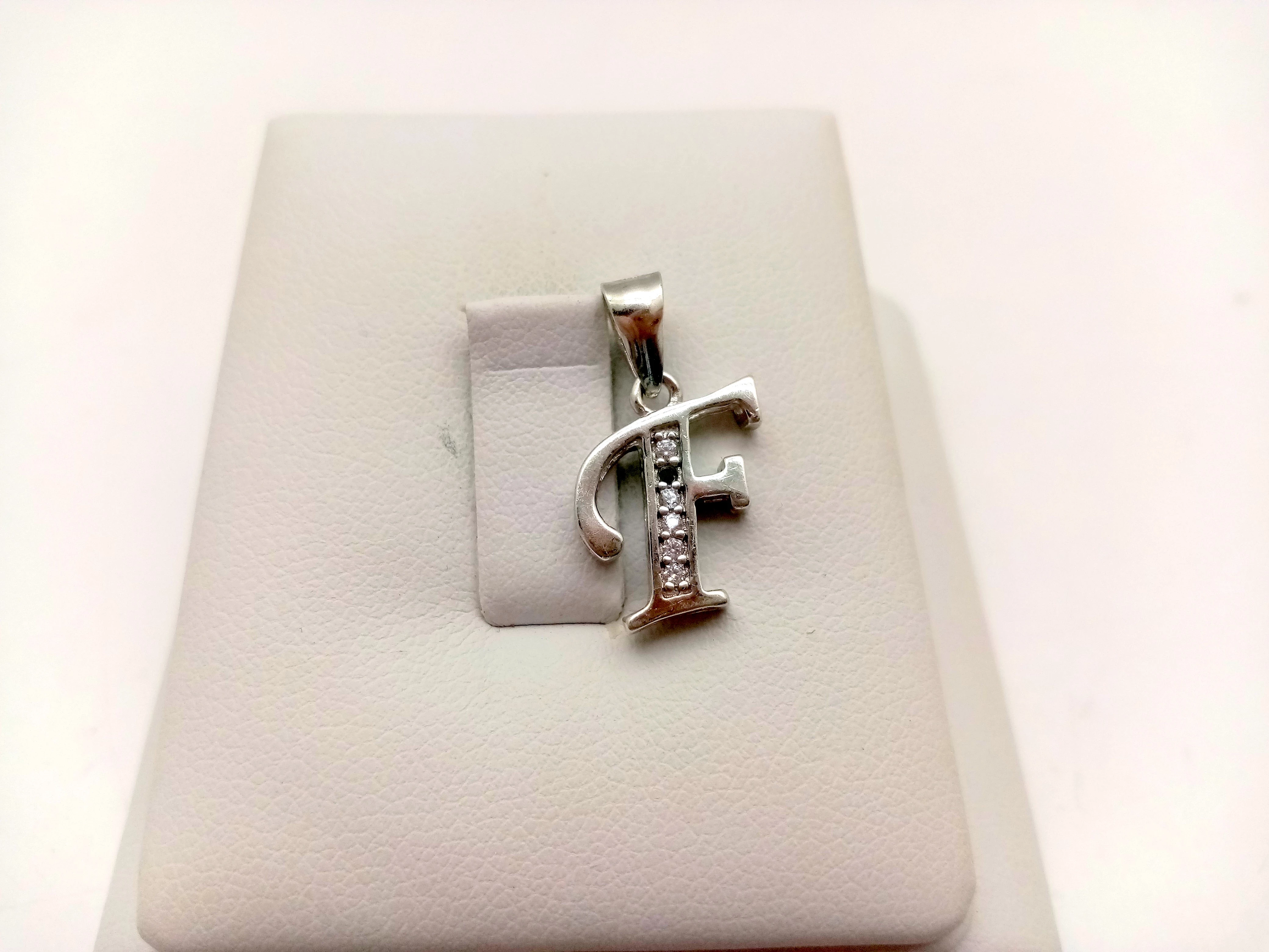 srebrna-zawieszka-925-literka-f-107g-armii-krajowej-31-zarow