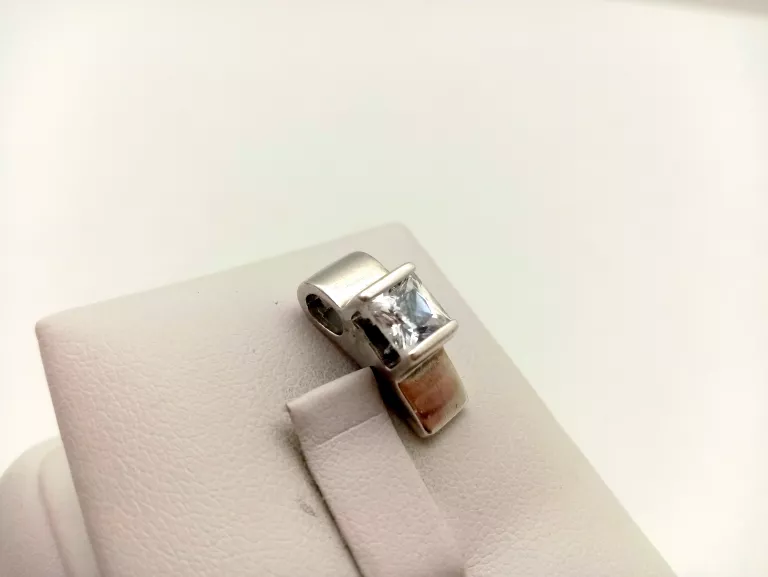 srebrna-zawieszka-z-kamykiem-925-303g-stan-11323-2