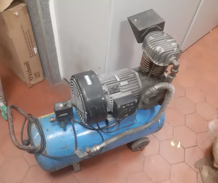 KOMPRESOR MAHLE MKK 302 1,5KW 10BAR 40L 310L/MIN