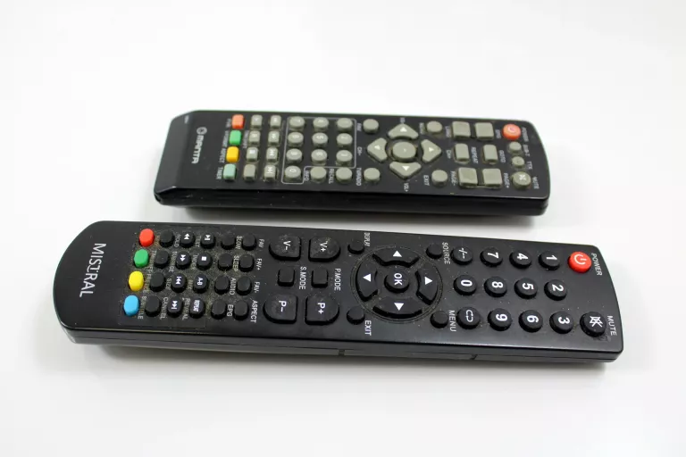 TELEWIZOR MISTRALL MI-TV1331 + DEKODER + PILOTY
