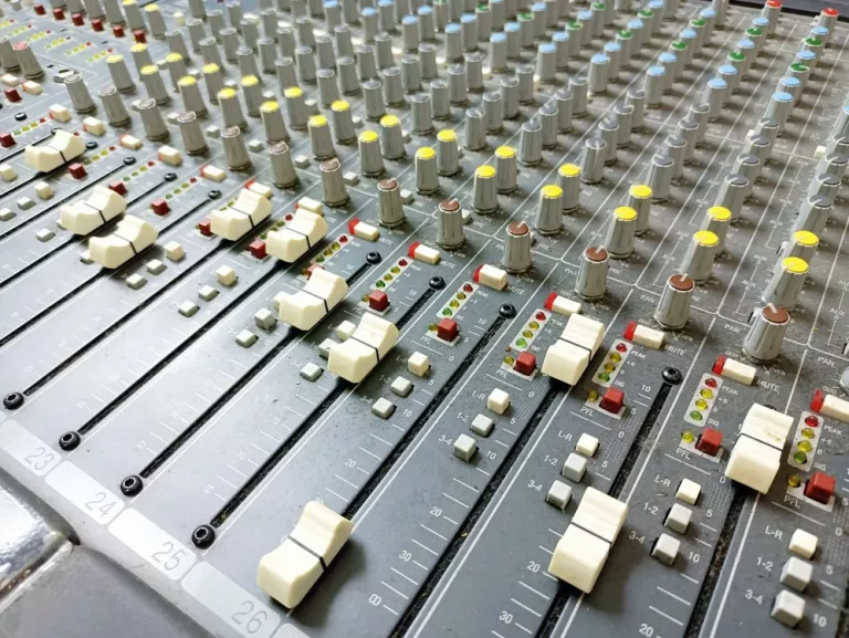ALLEN HEATH GL 2200