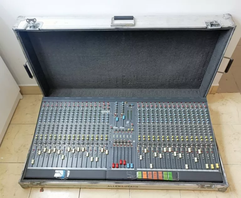 ALLEN HEATH GL 2200