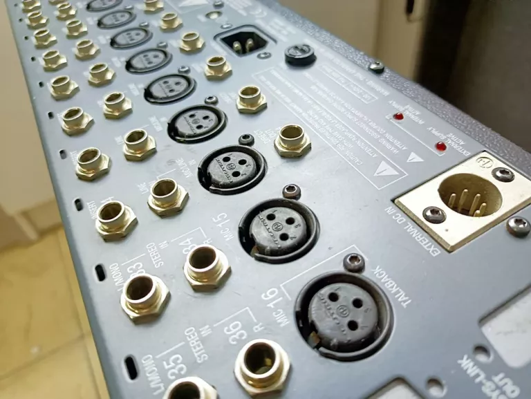 ALLEN HEATH GL 2200