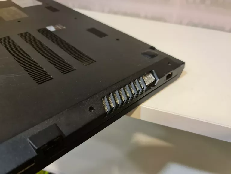 LAPTOP LENOVO V110-15IKB 15,6 I5/8GB RAM/256GB SS