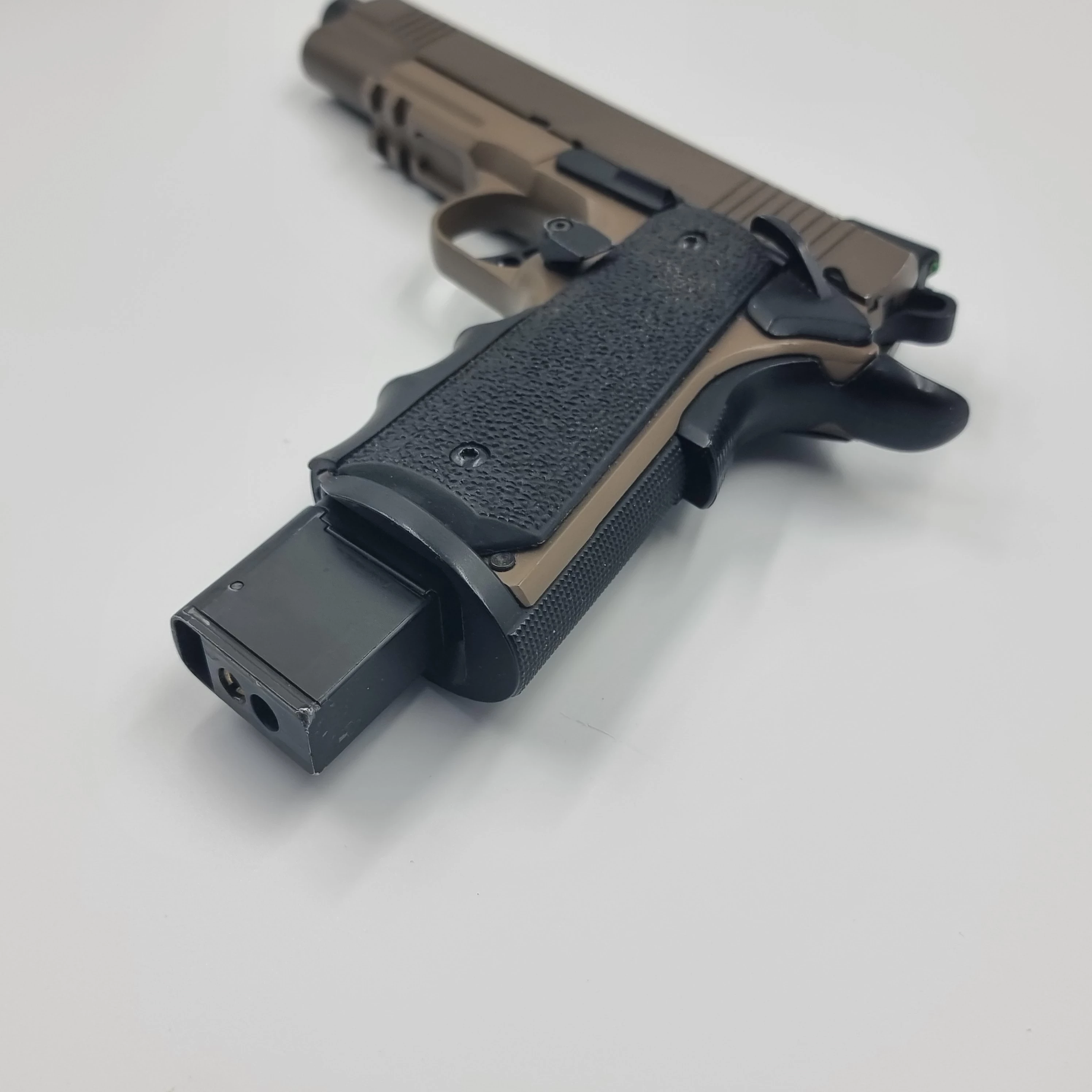 pistolet-wiatrowka-army-r32-sandstorm-model-r32