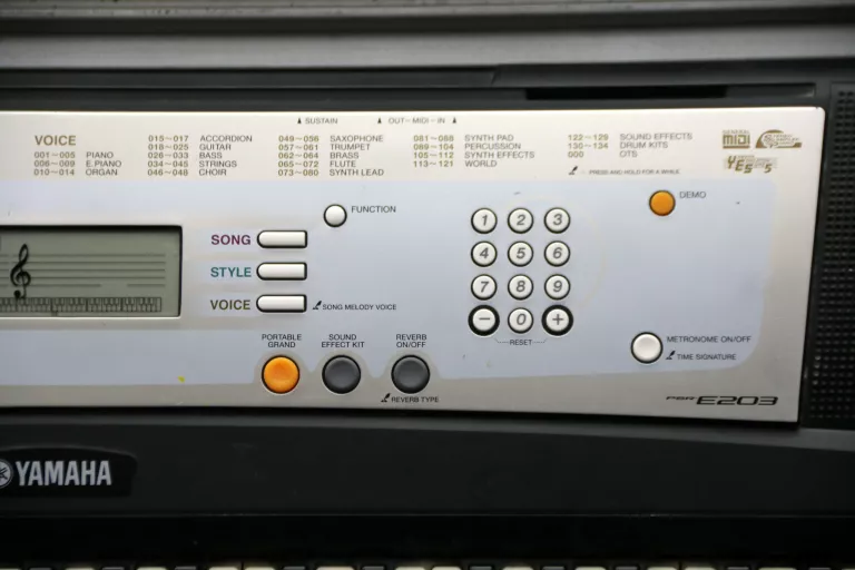 KEYBOARD YAMAHA PSR-E203
