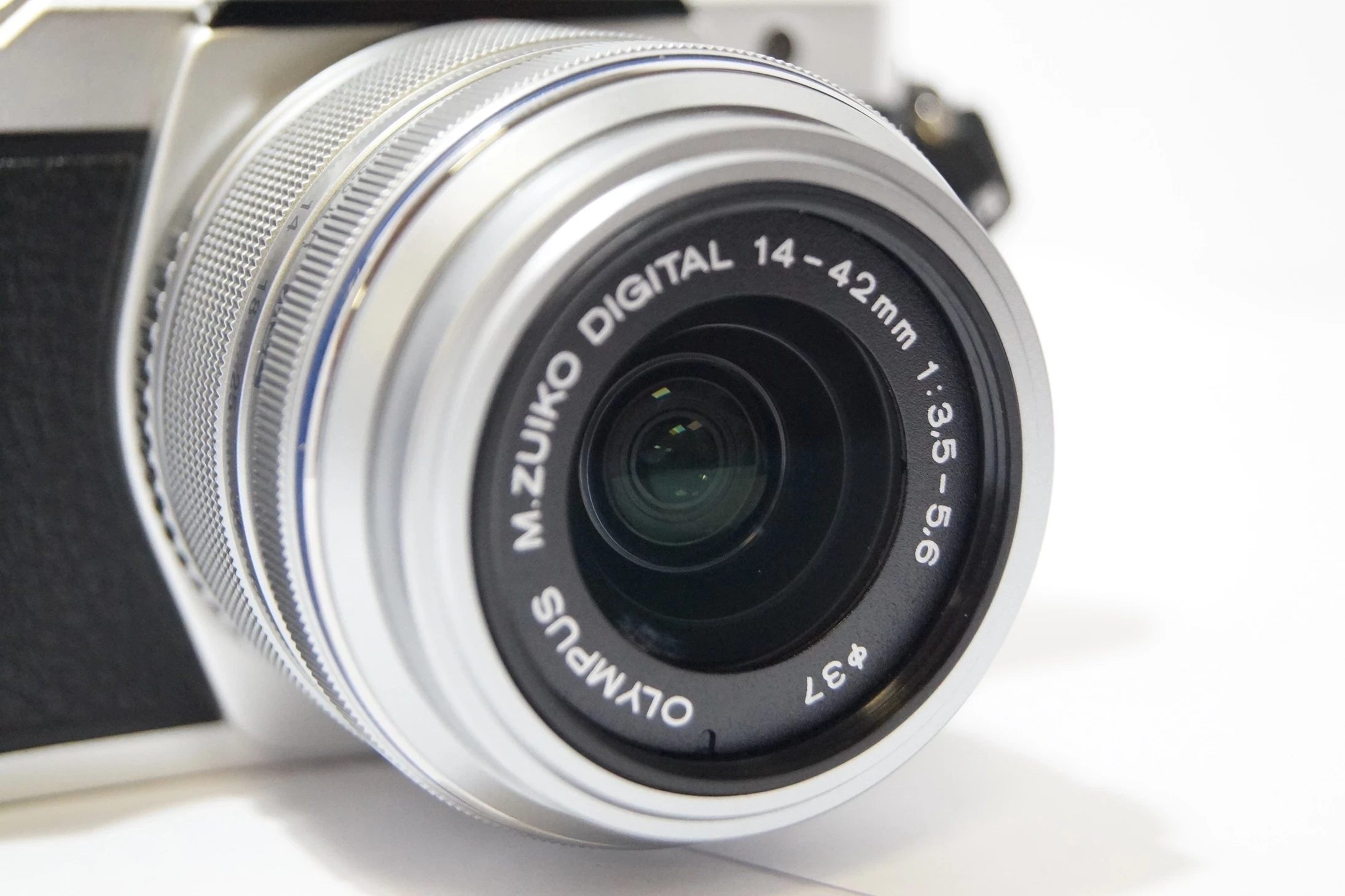 aparat-olympus-om-d-e-m10-ii-traveller-kit-komple-w-zestawie-korpus-obiektyw