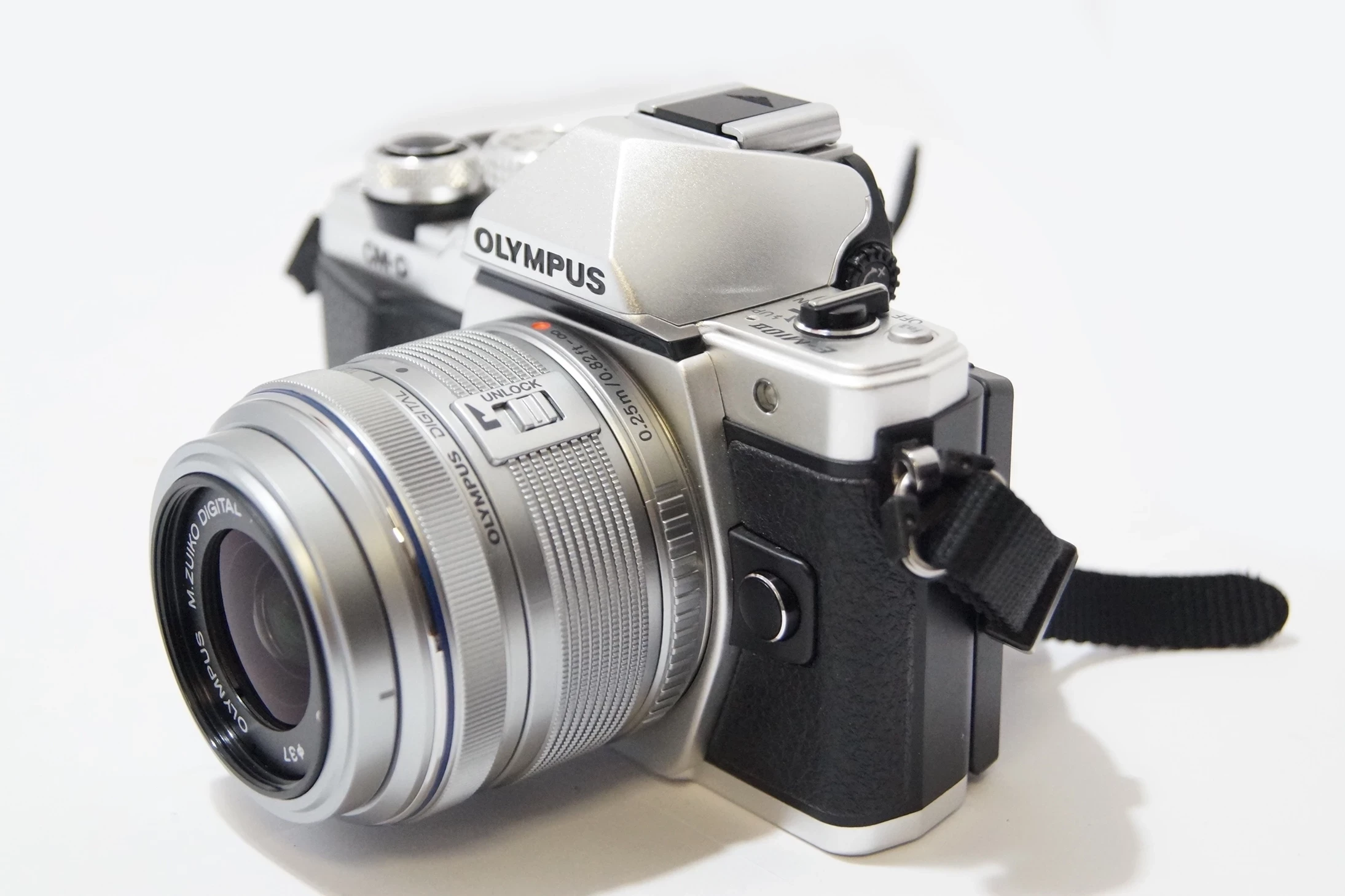 aparat-olympus-om-d-e-m10-ii-traveller-kit-komple-rozmiar-matrycy-43