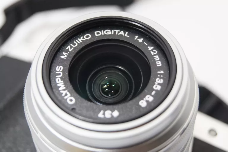 APARAT OLYMPUS OM-D E-M10 II TRAVELLER KIT KOMPLE