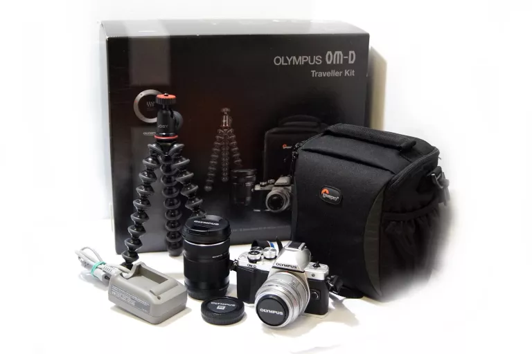APARAT OLYMPUS OM-D E-M10 II TRAVELLER KIT KOMPLE