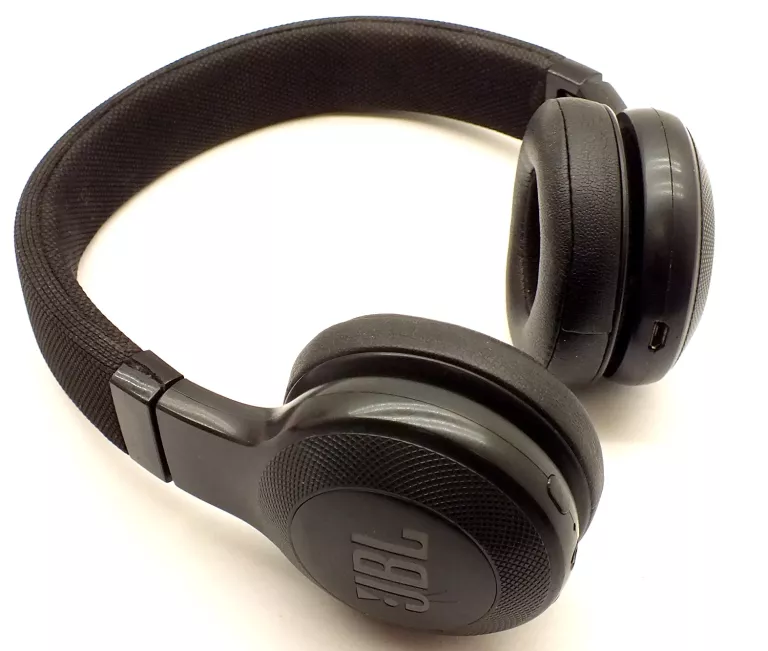 SŁUCHAWKI NAUSZNE JBL E45BT