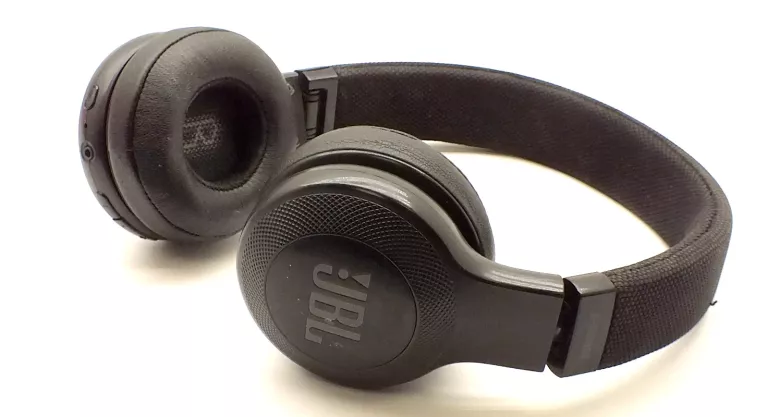 SŁUCHAWKI NAUSZNE JBL E45BT